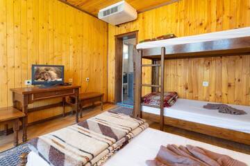 Фото номера Вилла с 3 спальнями Виллы Guest Houses Apriltsi г. Kravenik 35