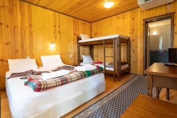 Фото номера Вилла с 3 спальнями Виллы Guest Houses Apriltsi г. Kravenik 7
