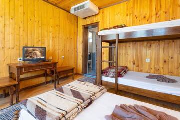 Фото номера Вилла с 3 спальнями Виллы Guest Houses Apriltsi г. Kravenik 14
