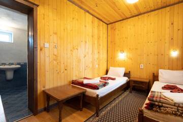 Фото номера Вилла с 3 спальнями Виллы Guest Houses Apriltsi г. Kravenik 15