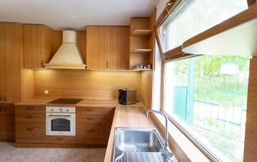 Фото номера Вилла с 3 спальнями Виллы Guest Houses Apriltsi г. Kravenik 13