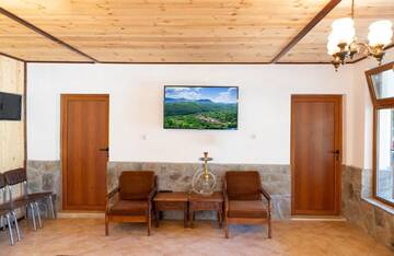 Фото номера Вилла с 3 спальнями Виллы Guest Houses Apriltsi г. Kravenik 25