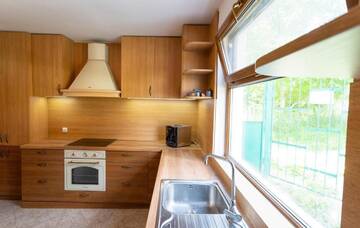 Фото номера Вилла с 3 спальнями Виллы Guest Houses Apriltsi г. Kravenik 32