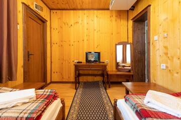 Фото номера Вилла с 3 спальнями Виллы Guest Houses Apriltsi г. Kravenik 30